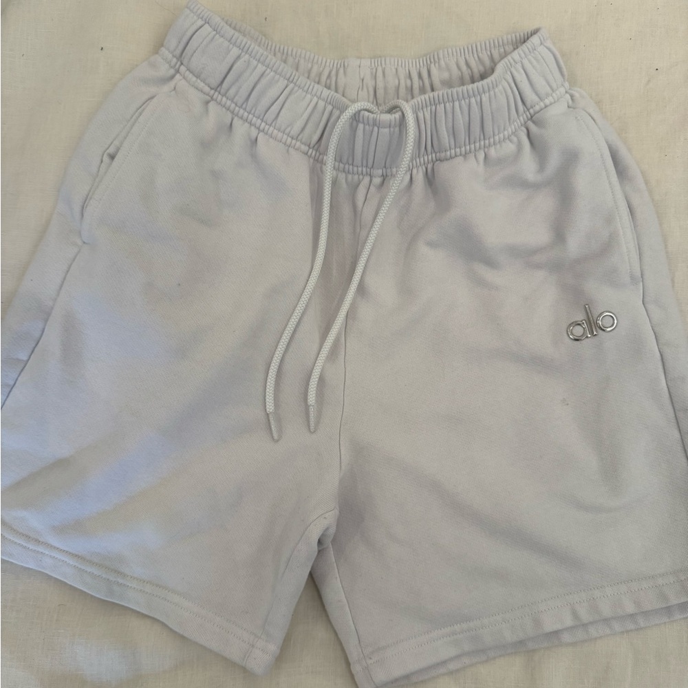 ALO Yoga accolade white Shorts. Size xs. No size tag.